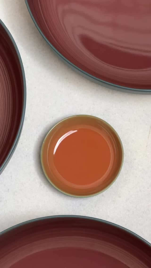 Mark your calendars! The Studio Reset Sale goes live on February 7th at 8PM CET 🔥
This year’s sale will be bigger and better than ever. I’ve been clearing out the studio and finishing countless buckets of porcelain and glaze, so you can expect a wide variety of unique color combinations ♥️🧡
Alongside my regular pieces, I’ll also be offering something new: the tiny color samples. I’ve never offered them for sale before, but they’ll be available in surprise sets of 9 at a very sweet price 💫
Sign up for my newsletter to receive the preview link 💌