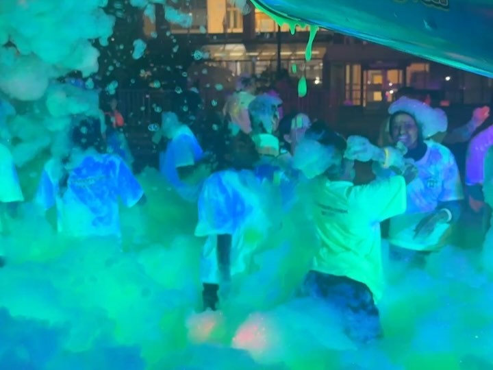 ✨ Epic Glow Party at Wilfrid Laurier University! 🎉 The UV lights are popping, and the crowd is electric. Music’s rocking, the energy is insane, and the glow is next level!
