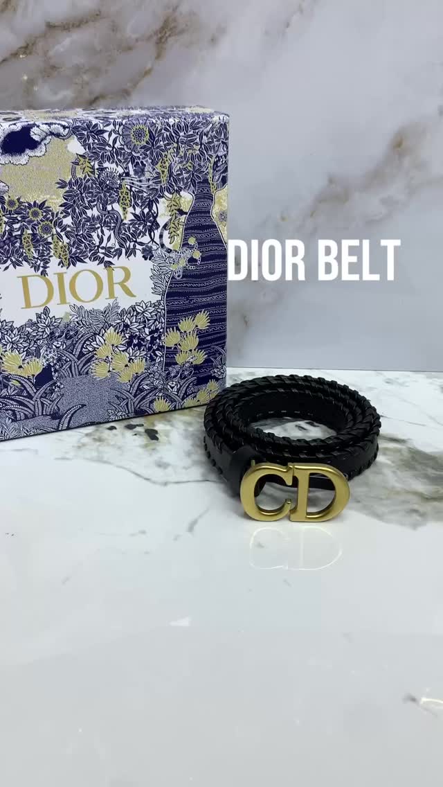 The perfect finishing touch for any outfit.
Price: 400 AED | 40 OMR
DM to order 🖤