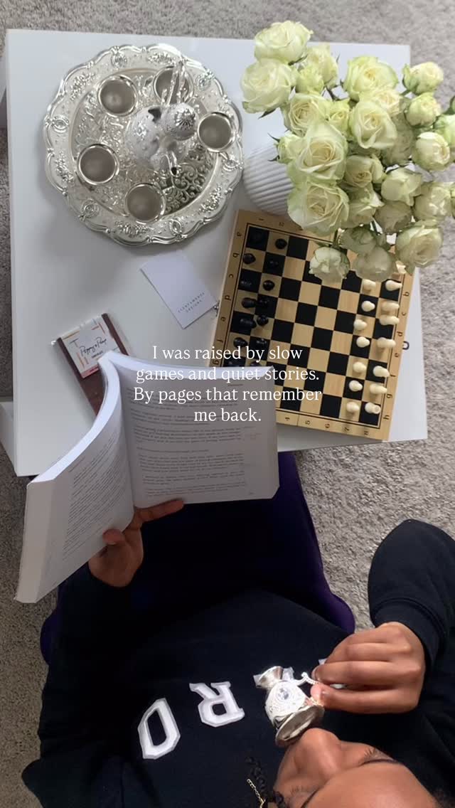 Slow moments of remembering are always my favorite way to keep stories alive.
Chocolate @poppyandpeepchocolate
#tradition #memory #slow #flowers #chess