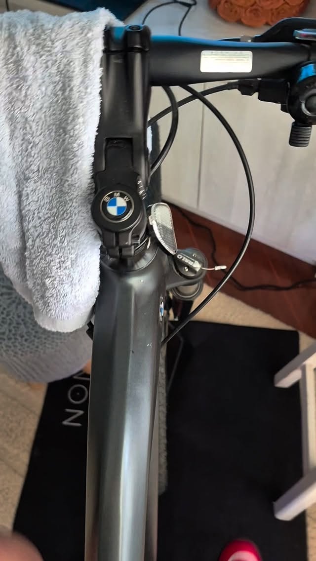 Pedal de hoje com @takabego...eu nasci para brilhar mais.