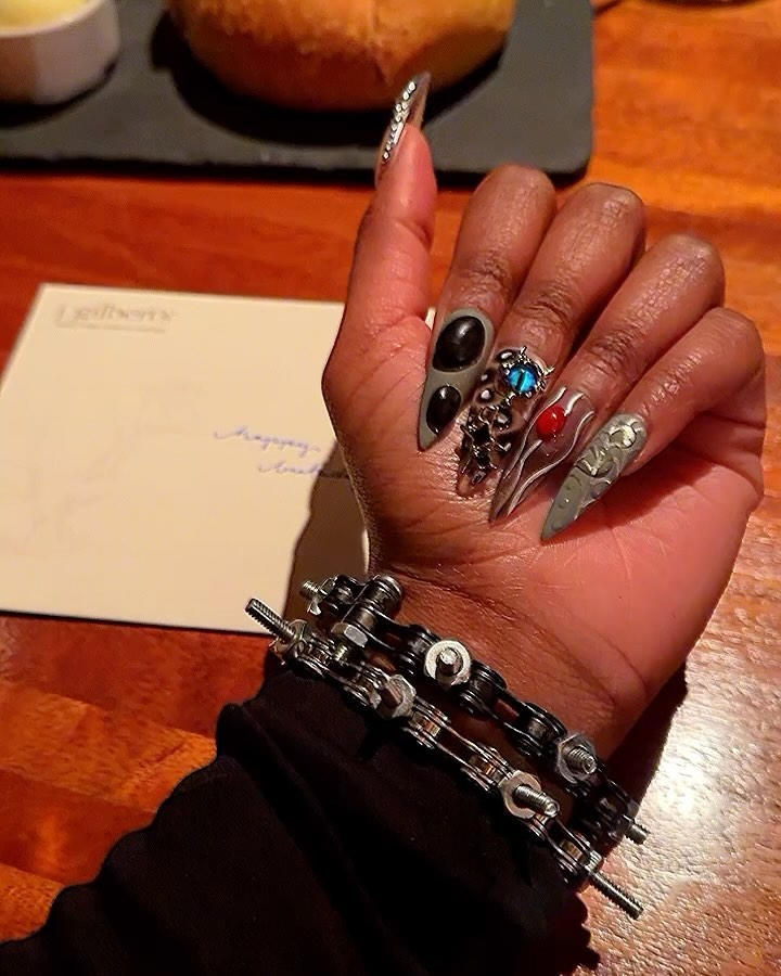 This is a Tori Stan account!!!! Happy birthday to our favorite girl!!!! Thank you for always supporting and letting us have creative freedom ❤️❤️❤️❤️ she’s our Little Rock Star ⭐️ @_torion