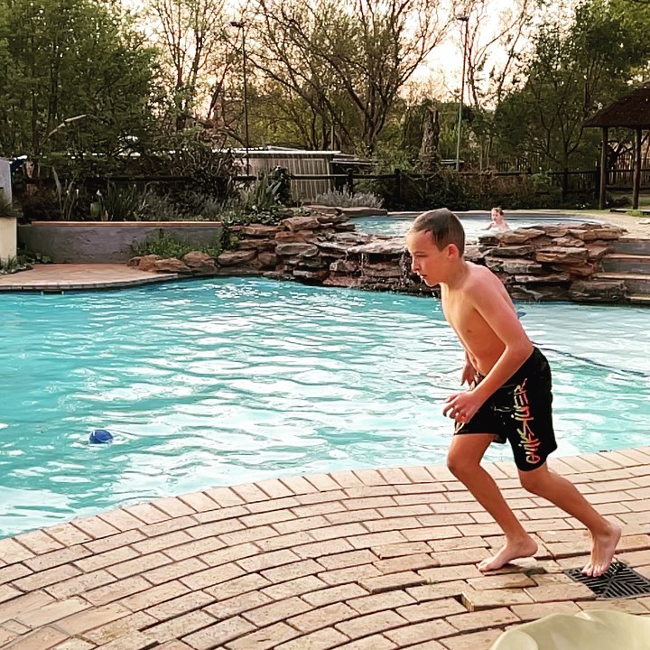 Jumping into the weekend like…
#swimming #rivergladesestate #swimmingpool #happyfriday #calebweingartz #summertime #johannesburg