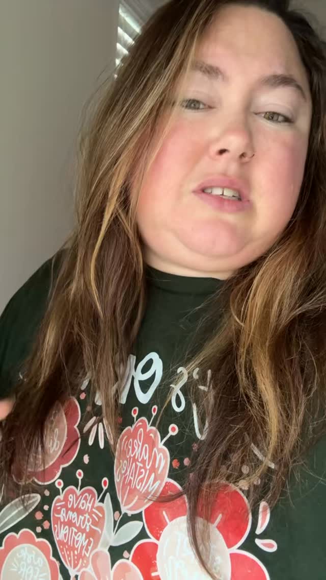 Whyyyyy is there a lagggg but WHATEVER because I couldnโt not share this hair magic @witchyscissors created! I literally showed her like five pictures and the way she absolutely somehow nailed it so perfectly with a combination of all five she really is magic! ๐ช she has me feeling like thatttt girl ๐
๐ฝ๐ฅตโจ be prepared to be sick of me because I only have like 10 more transition videos to post ๐คท๐ฝโโ๏ธ๐๐ป