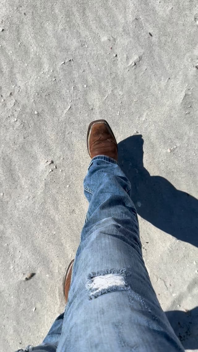 Who wears western boots on a beach? Smh lol