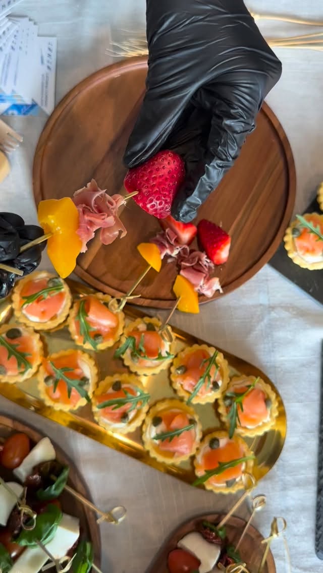 Unexpected flavour combinations that just work ✨
Prosciutto with peach and strawberries 🍑🍓
or mozzarella with sun-dried tomatoes and fresh basil 🌿
We offer many canapé options — explore the full menu via the link in our bio.