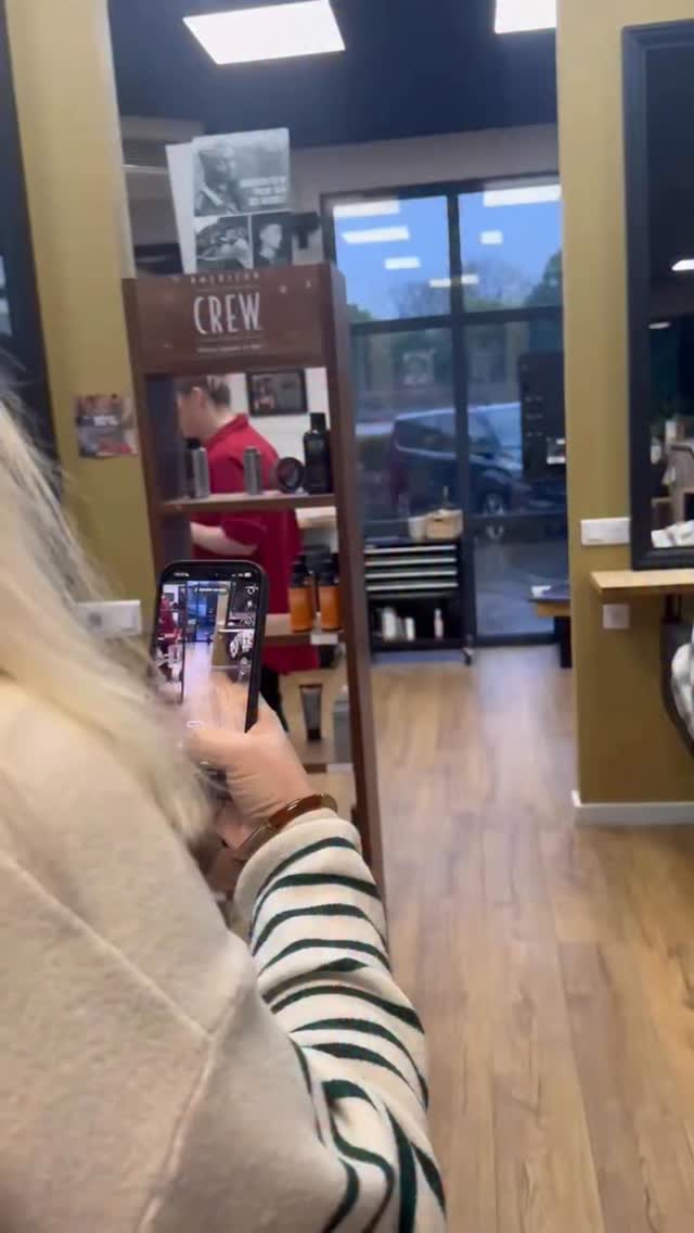 On a rien choisi, TikTok a tout fait 🤷♀️🎧
T’en veux d’autres? 🤭
#lunique #quimper #trendtiktok #humour #fyp