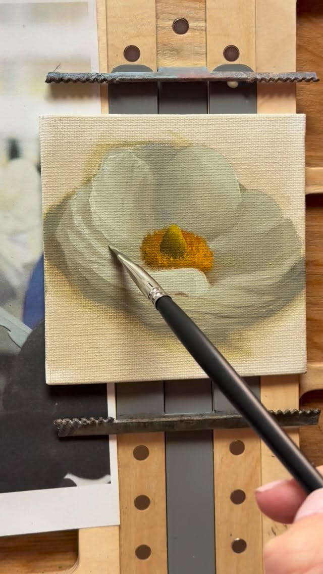 I’ve got this multitasking thing down. 🤣
This week feels like an all new level of desperation for all the paint time I can get. I set up my drawings in the gym lobby frequently, but never painted before! Hoping this will become my new norm, it went much better than I anticipated!
I’m so thankful for the family and friends who have really been pushing me to pursue my own artistic passions! Growth feels like it’s right around the corner and I’m grasping at every chance to learn, try, fail, practice, and succeed! Long way to go but I’m optimistic when I have days like this where I truly make the most of my time!
#emilyfossumart #artistmom #oilpainting #multitaskingmom #floralart