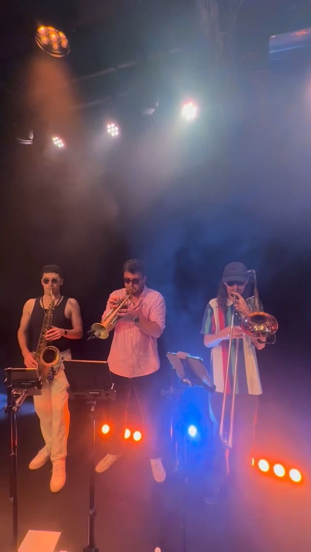 A smooth, sonorous and soulful sleeveless saxophone solo in sunglasses from the second @samgreenfieldmusic EU tour of 2025…in Switzerland🇨🇭Feat. mega beasts @josh_short_ & @_davesear_ 😎🪩