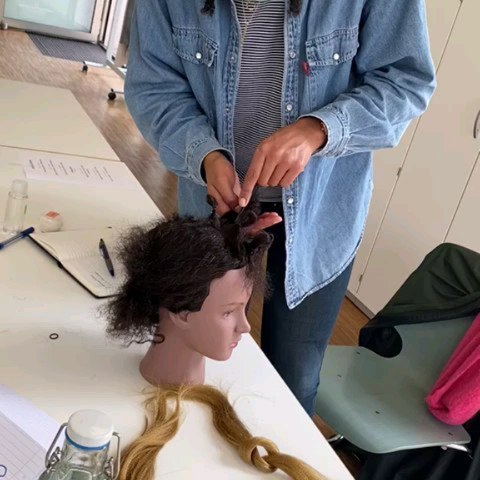 #swipeleft for more 🎥🤭
"Braids 101" Workshop by Karité Classics
🎵 by @originalkoffee
#workshop #braids #afrolocken #haarpflege #lockenkopf #afrohaare #kariteclassics