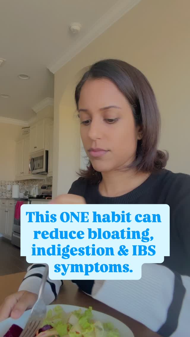 Eating without distractions is so underrated in today’s world of constant stimulation.
Scrolling.
Watching a show.(Yes… guilty too.)
Working.
Eating in the car.
Here’s the truth 👇
Your nervous system must be calm and present for digestion to work properly.
When you eat while distracted, your body stays in fight-or-flight →
❌ less stomach acid
❌ weaker enzyme release
❌ slower motility
❌ more bloating & discomfort
Digestion happens best in a parasympathetic (“rest & digest”) state — and being calm, present, and undistracted is ESSENTIAL, especially if you struggle with bloating, reflux, or IBS-type symptoms.
Start small:
• One meal per day
• Phone facedown
• 3 slow breaths before eating
Simple ≠ insignificant.
Share with someone who always eats while scrolling !
——————————-——
Comer sin distracciones es clave para una buena digestión.
Cuando comes estresado o distraído, tu cuerpo no puede digerir bien → más gases, inflamación y malestar.
Un sistema nervioso calmado = mejor digestión.
#GutHealth #HolisticDigestion #IBSHealing
#BloatingRelief #nervoussystemregulation
