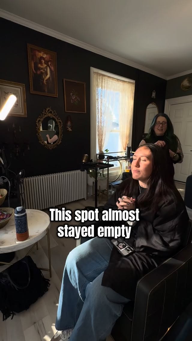 Love it when things fall perfectly into place.
Especially when it’s those fresh new inches falling into place.
📍 Bangor, ME | Hair Extensions