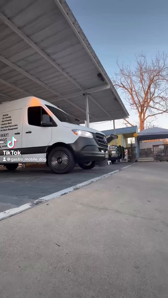 Book your appointment today!!📆#thegastroway #houston #doglovers #dogsofinstagram #paws