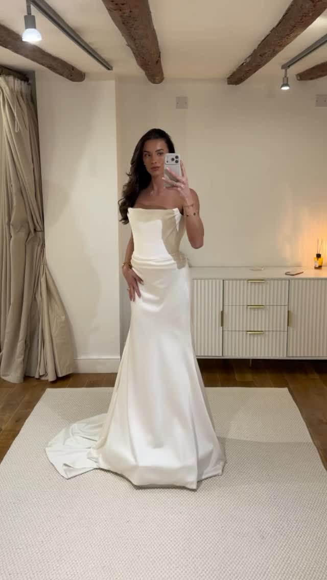 The Ash Dress, worn by the gorgeous Greta.
Featuring a snatched corset, soft draping, luxe satin, detachable sleeves and a skirt that skims beautifully over the body with a show stopping train.
The Ash Dress is with us until 7th February. Think she could be ‘The One’? Book your appointment via the link in the bio.