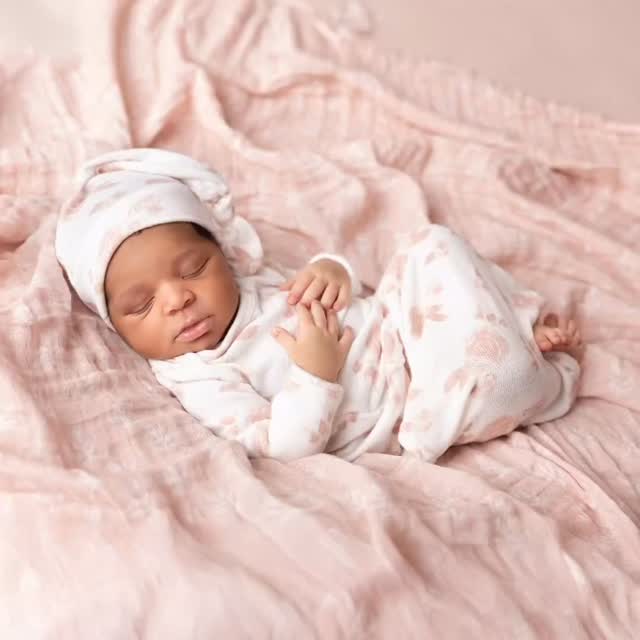 Newborn Studio Session #Newborn #NewbornPhoto #NewbornPhotographer #NewbornBaby #NewbornStudio #NewbornPhotoStudio #Sugarbaby #SugarbabyStudio #SugarbabyPhotography #SJPhoto #SJPhotocreation #SanMateoPhotographer #SanMateoMaternityPhotographer #SanMateoNewbornPhotographer #SanMateoBabyPhotographer