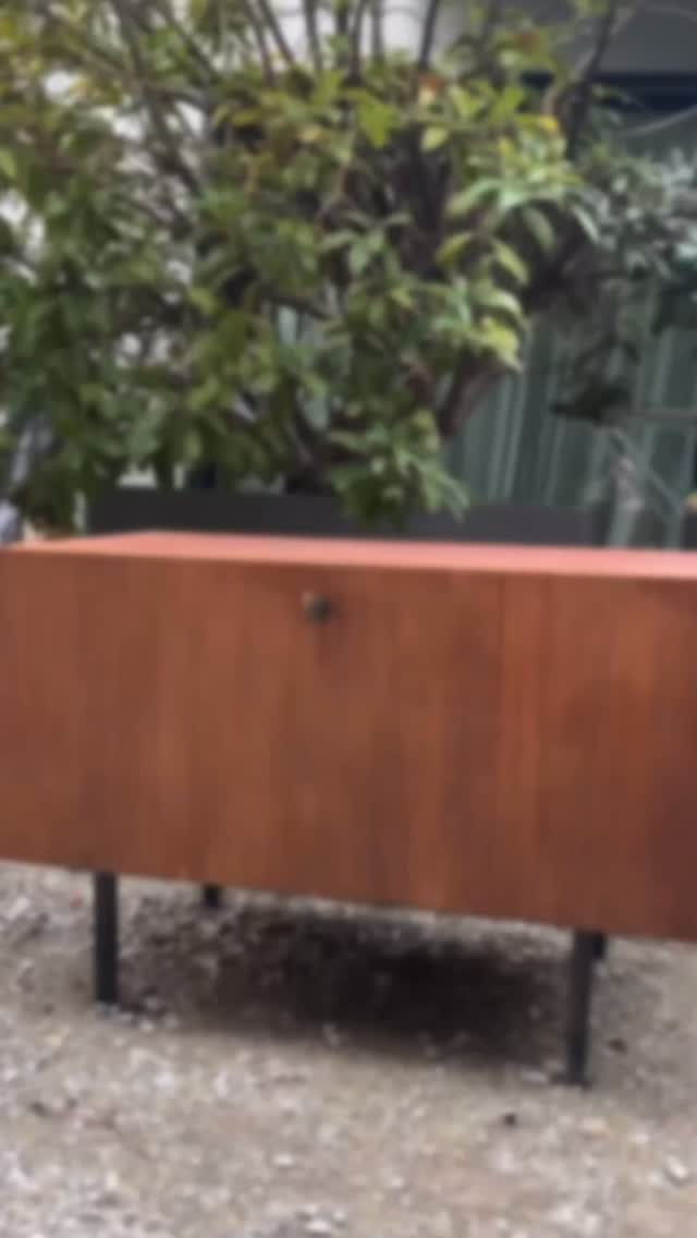 75 x 42 x 52 cm hoch mit Schlüssel ind Tablar #vintagesideboard #reuse #nachhaltigleben