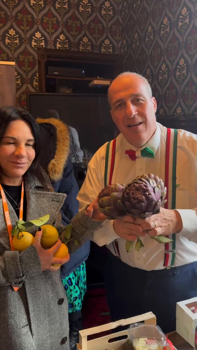 Thank you for my beautiful bouquet 💐Il looking forward to eating each petal one by one 🌳 💓 #lovereels #valentines #italianway 🇮🇹