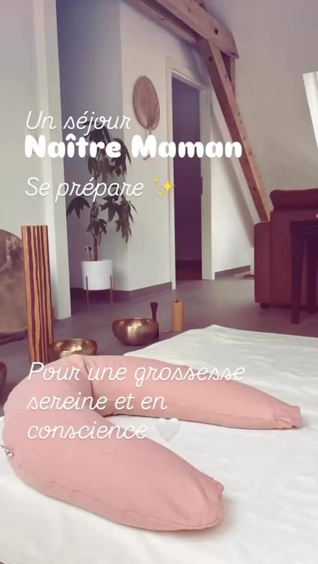 ✨ SÉJOUR NAÎTRE MAMAN ✨
Un séjour pour ralentir… avant que tout s’accélère.
Cette semaine, j’accompagne un couple de futurs parents épuisés par le rythme de la vie : travail, responsabilités, maison en rénovation… et au milieu de tout ça, un bébé qui arrive ❤️
Ils sont venus pour :
🤍 se reposer vraiment
🤍 relâcher la pression du quotidien
🤍 se reconnecter à eux
🤍 créer un espace pour rencontrer leur bébé autrement
🌿 Au programme pour le couple :
– kinésiologie périnatale
– soins énergétiques
– massages
– méditations pour se reconnecter à soi & à Bébé
– temps de repos en pleine nature
– espace pour déposer la charge mentale, les peurs, les doutes, …
💫Parce qu’avant la naissance du bébé…
il y a la naissance de parents,
qui ont aussi besoin d’être accompagnés.
📍 Rimbach-près-Guebwiller
🌿 Séjours personnalisés ReNaiSens
📩 Infos en message privé
#grossesseconsciente #sejourbienetre
#guebwiller #alsace #naitremaman
