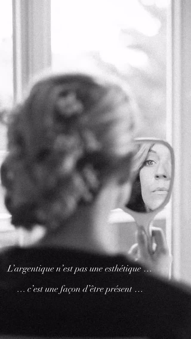 Travailler en argentique m’oblige à ralentir.
Et c’est exactement ce que je recherche le jour d’un mariage …
#photographemariage
#photographemariageargentique
#mariage
#futuremariee
# weddingphotographer