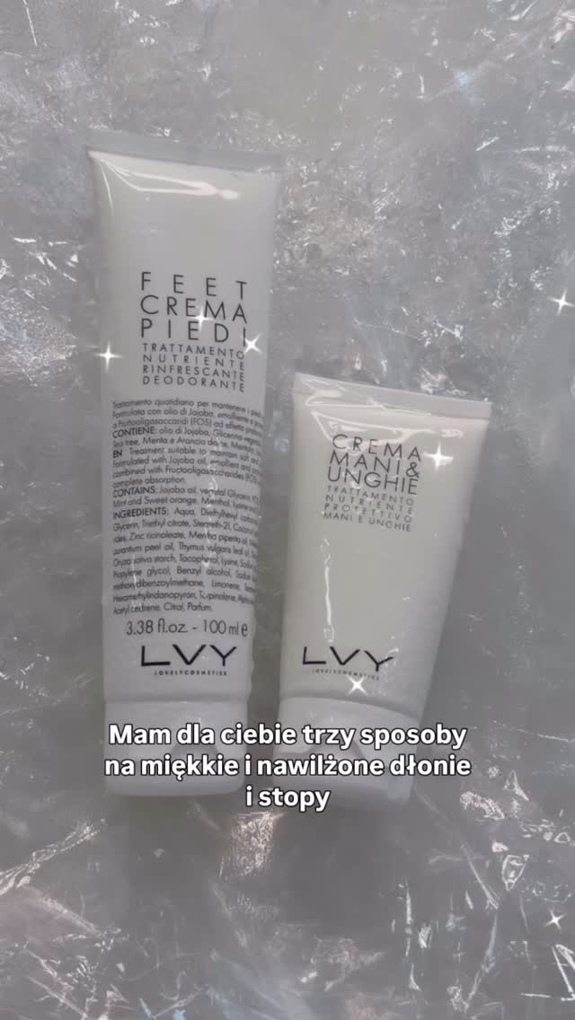 Kompleksowa pielęgnacja od dłoni po stopy?
Poznaj poza standardowe schematy - swoimi sprawdzonymi tipami dzieli się Kinga Barłowska – Beauty Therapy
Kinga nie będzie mówić o zabiegach gabinetowych — skupia się wyłącznie na pielęgnacji domowej i na tym, co realnie robi różnicę między wizytami w gabinecie.
Dlaczego warto oglądać rolki z Kingą?
Bo to praktyk, który:
• pokazuje jak ona sama stosuje produkty na co dzień,
• tłumaczy jak łączyć kosmetyki, żeby się wzajemnie wspierały,
• podpowiada co poleca swoim klientom i dlaczego,
• uczy, jak nie przesadzić i nie zaszkodzić skórze nadmiarem aktywnych składników.
Z doświadczeniem, wyczuciem i zdrowym rozsądkiem.
Zobacz jak w prosty sposób zadbać o dłonie i stopy:
• kiedy stosować krem codziennie,
• kiedy zrobić intensywniejszy rytuał,
• jak utrzymać efekt.
Jeśli chcesz wiedzieć jak dbać o skórę w domu tak, żeby wspierać efekty profesjonalnej pielęgnacji, a nie je niwelować — te rolki są dla Ciebie.
Obserwuj i oglądaj uważnie.
To będą małe tipy, które robią dużą różnicę.