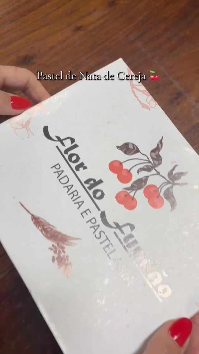 The pastel de nata (custard tart) is all the rage these days, but the delicious sweet stuff doesn’t stop there. Despite the Portuguese denial of their passion for sweets (we hear it often in our own families), there’s always another pastry added to our baking repertoire. In 2010, the city of Fundão combined its prized cherries (considered the best in Portugal) with the centuries-old pastel de nata. The result is a cherries and cream candy bomb with a tart finish! It’s a treat for the tastebuds, but also for the eyes. It’s a sexy looking pastel de nata isn’t it? It’s a bit hard to find, but we can take you to taste the best, along with more of Beira region’s distinctive (and often undiscovered) culinary treasures.
#visitportugal #pasteldenata🇵🇹 #cherries #portuguesepastry #foodtour