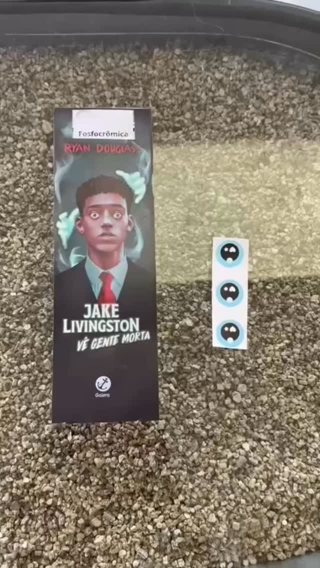 Faça algo diferente no seu impresso! Fale conosco, vendemos a tinta e fazemos a aplicação também!