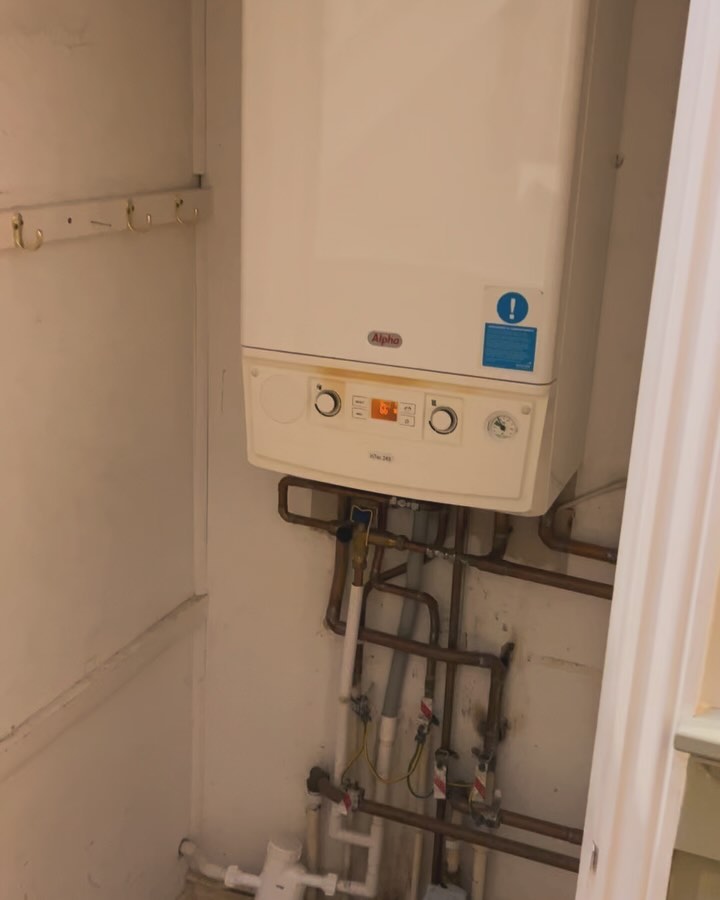 Out with the old leaky #Alpha boiler, in with new the #Vaillant, completed with 10 year guarantee! #new boiler #Vaillant #plumber #gasman #chichester
