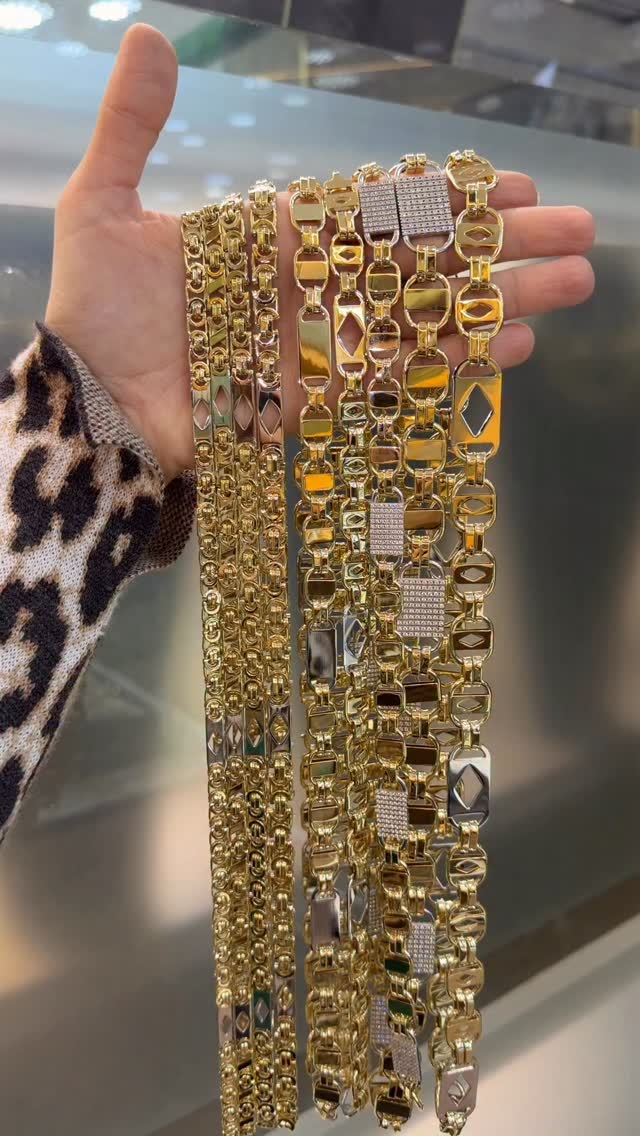 18kt & 14kt gold chains / Chaînes en or 18 et 14 carats / 18-karätige und 14-karätige Goldketten
#antwerpen #goldantwerp #solitaireantwerp #shoppingantwerp #herenkettingen