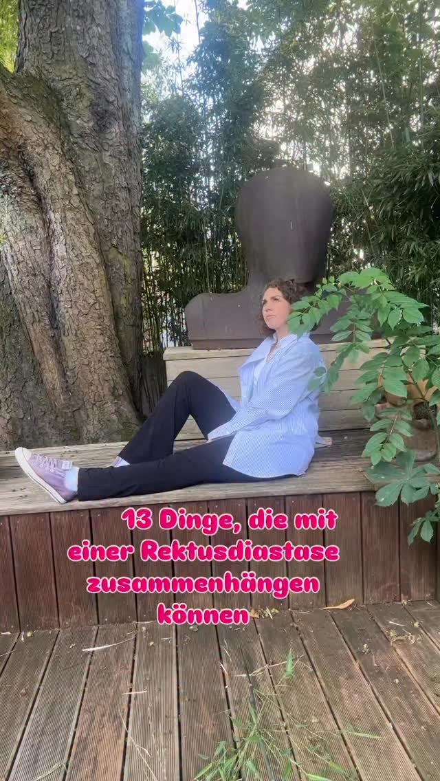 Viele dieser Beschwerden bringen andere Fachpersonen niemals in den Zusammenhang mit einer Rektusdiastase (Spalt zwischen den geraden Bauchmuskeln, weil du Sehne zu schwach ist).
Ich bin Carolin Tengelmann, Sportökonomin, Expertin für Rektusdiastase und Bindegewebe und war selber von einer Diastase betroffen und hab bei fast allen Dingen auf der Liste hier geschrien. 🤯 Heute bin ich zum Glück Beschwerde und Rektusdiastase frei.
Welche Beschwerden treffen bei dir zu? Kommentiere unter diesem Video. ⬇️
1. Rückenbeschwerden
2. stärkere Blutung
3. Nacken Verspannungen
4.Hüft- Beckenschmerzen
5. Instabilität in deiner Mitte
6.schlechte Körperhaltung
7. Mage Darm Probleme
8. Verstopfungen
9. Periodenbeschwerden
10. Schmerzen Bauchraum
11. Blähbauch / Optik
12. Migräne / Kopfschmerzen
13.Beckenbodenprobleme