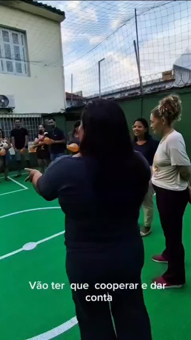 Reunião de Pais - Educação Infantil
A dinâmica "Não Deixe o Balão Cair" para os pais destaca a importância da parceria família-escola.