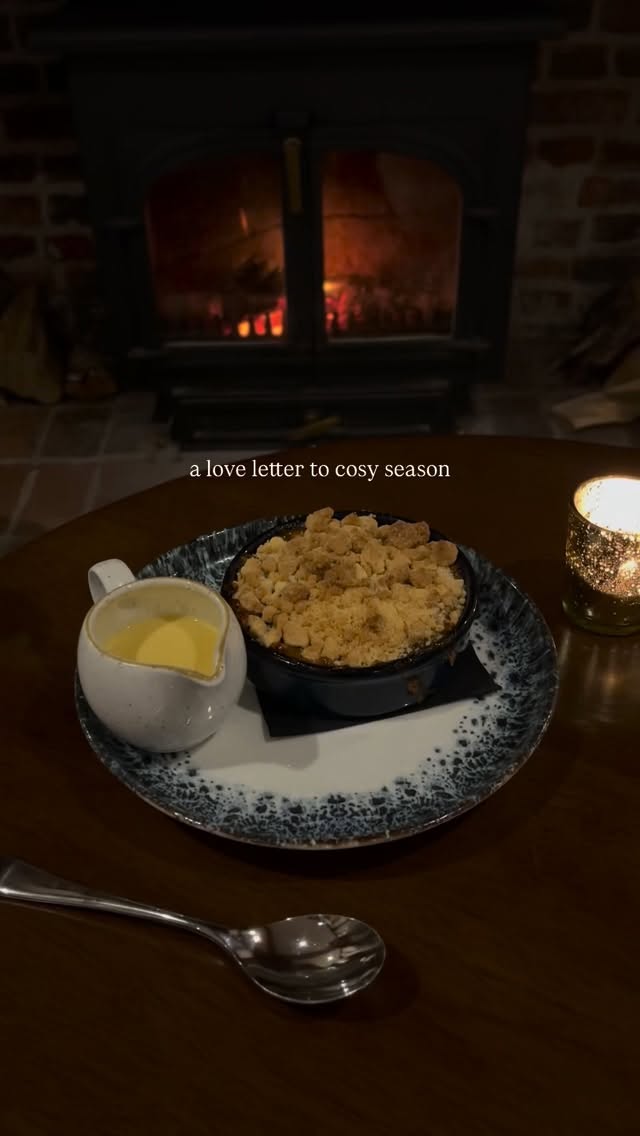 Whether you’re popping by for the final days of our January set menu or planning to hide away with us this Sunday, expect winter warmers and cosy corners.
#winteratthepub #winterinthecountry #pubfavourites #crumbleseason #theredlioneastbergholt