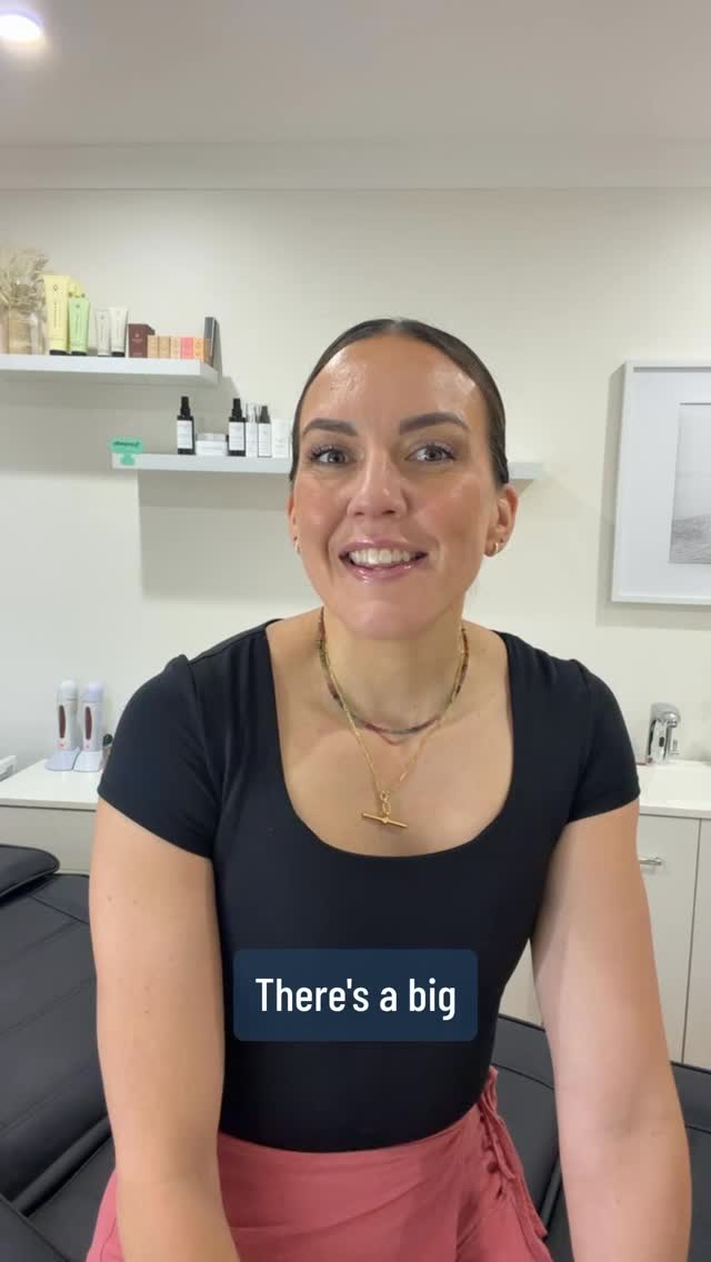 Micellar water is often marketed as the first step… but it’s actually water-based.
It can lift some surface dirt, sure…but makeup, SPF and sebum are oil-based.
And here’s the key part: oil attracts oil 🫶
That’s why an oil or balm cleanser actually dissolves what’s on your skin instead of just moving it around.
Think of micellar as a refresher.
More on pre-cleansing soon 👀