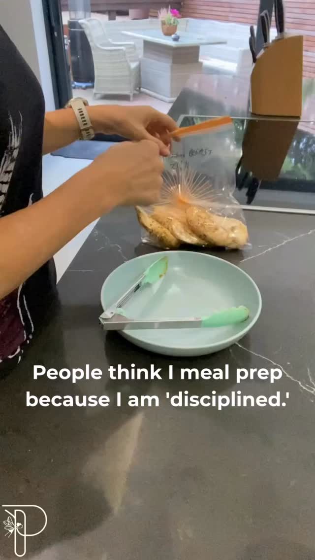 I call this “Menu Monogamy.”
Honestly, by 1pm I have made decisions for the business, the house, and the schedule. I have exactly zero brain cells left to calculate macros or invent a recipe.
High-protein meal prep isn’t just good for my waistline—it’s the only thing saving my sanity.
Who else is eating the exact same lunch as yesterday? Tell me I’m not alone. 👇
#decisionfatigue #menopausebrain #proteinpixie #gentleprogress #mealprep