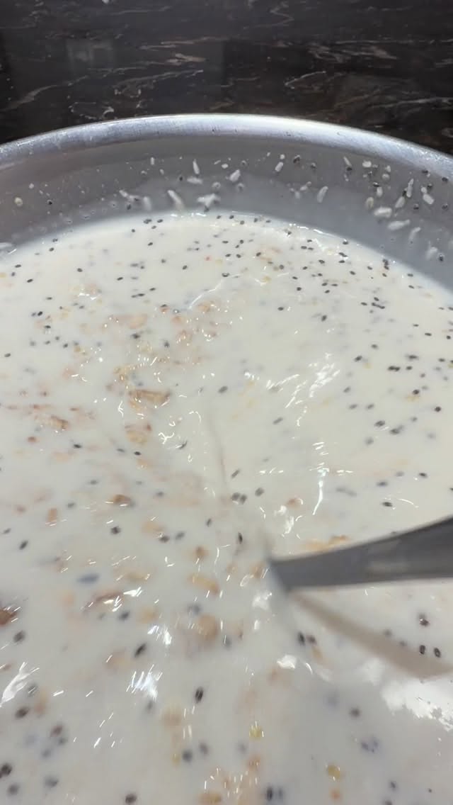 PREP-CHILL-THRIVE 🤍🥥🥜🍓
This coconut peanut butter overnight oats combo has been my go to lately. It’s creamy nourishing and so easy to grab when mornings are busy or you need a quick snack.
Why I love it
Fiber from the oats and seeds helps keep digestion happy and energy steady
Healthy fats from peanut butter coconut and hemp hearts keep you full and satisfied
Natural ingredients with just the right amount of sweetness…
No crash just real fuel!
This is one of those make it once and thank yourself all week kind of meals. Perfect for breakfast or a mid day snack when you want something filling but light.
DM me RECIPE and I’ll send it your way 🤍
#PrepChillThrive #OvernightOats #WellnessRoutine #HealthyBreakfast #GrabAndGoFuel #SimpleNutrition #RealFoodDaily