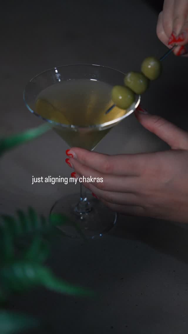 This chakra alignment will stimulate some energy flow, for sure 🥂
#humor #relatable #chakrabalancing #tequilatime #martini