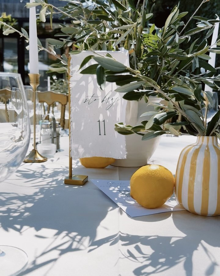 La dolce vita 🍋
.
.
.
.
.
.
.
.
#medimleko #weddingdecor #dekoracijavencanja #weddingstationery #pozivnice #dekoracija