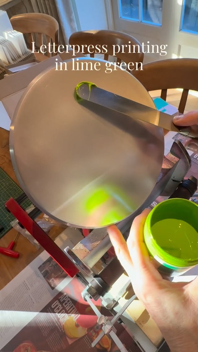 When it’s grey, wet and stormy outside, the best place to be is inside. Printing. And especially with bright colours that make us look forward to sunnier days.
More designs on their way, so keep an eye out. ☀️