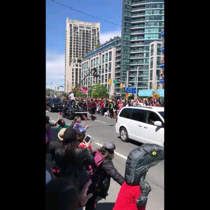 Being a part of the #raptorsparade has to one of the wildest shooting experiences I've had. The @shotovercamera #G1 @chapman_leonard #miniscope7 and #fantom electric car were the perfect combo to get an awesome perspective of the party.
#parade #raptors #filmlife #broadcasting #setlife🎥 #gripology #filmschool #toronto