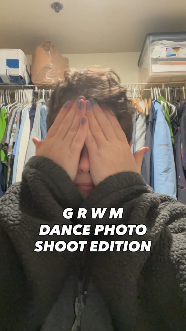 Back in November, I had the chance to work with the amazing dance human and dance photographer @samantha.weissbach from @enavantphotography
Itās been a LONG time since I did a dance photo shoot, at least 13 years, and I was ready to capture this moment in my dance journey and my movement.
I was sooooo nervousā¦
The type A Santina came prepared with ALL the poses.
You see, Iāve always leant into the stronger, masculine hip hop, bam here I am type poses. But this time, I wanted to lean into my feminine side more.
It turns out I really didnāt need all the prep because the pics taken amidst moving ACTUALLY captured what I was looking for.
Working with Samantha felt like a warm hug to this part of myself. Her encouragement, acceptance, and reminders felt empowering and beautiful!
I canāt wait to do this again soon and I canāt wait to share the artistry Samantha captured š