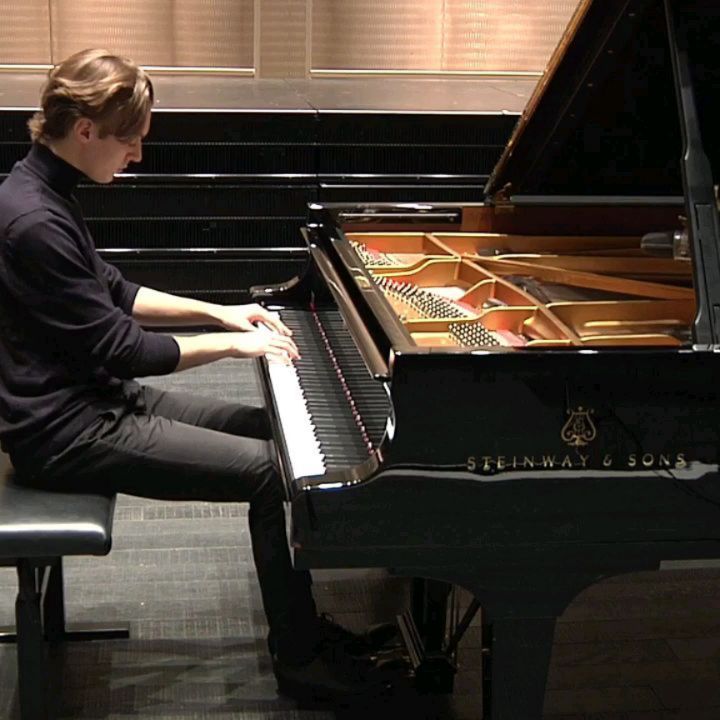 Here's the beginning of the first movement of Beethoven's 'Waldstein' Sonata no. 21, op. 53. Check my bio for the link to the full video! And swipe left for some behind the scenes footage of the hard work that went into preparing this recording. 💪🏻
@zhdkmusic
#zhdkdiplomas21