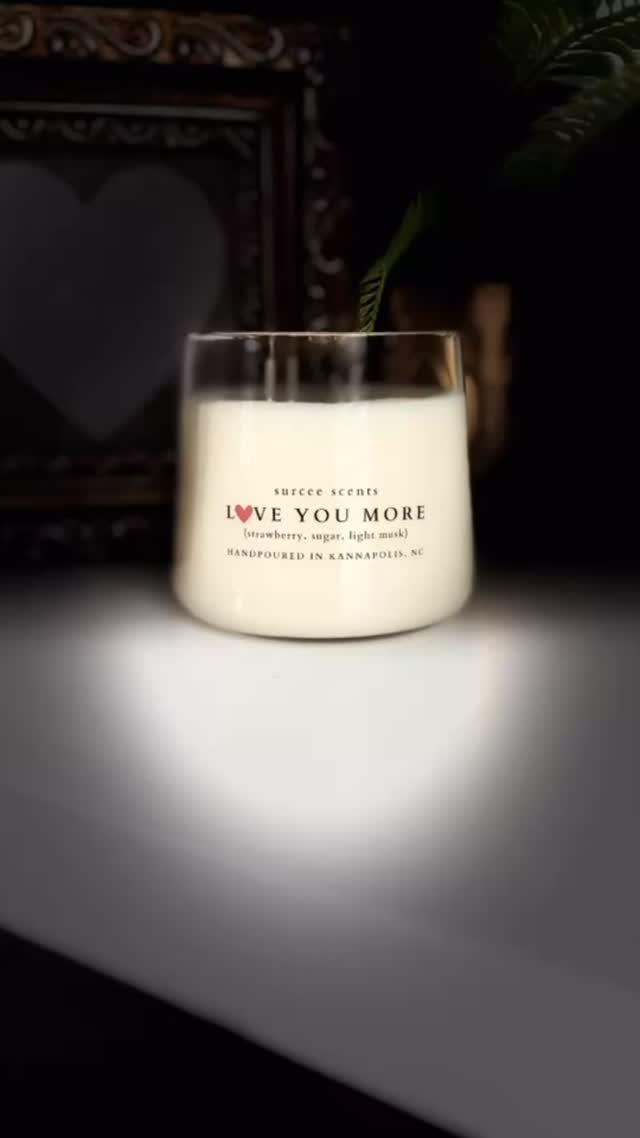 Love You More💗
Strawberries, Sugar, Musk
Available in 10oz two wick or 16oz three wick!
DM us to order the 3 wick candle!!#surceescents #coconutsoycandles #cleanburningcandles #valentinesday #gift