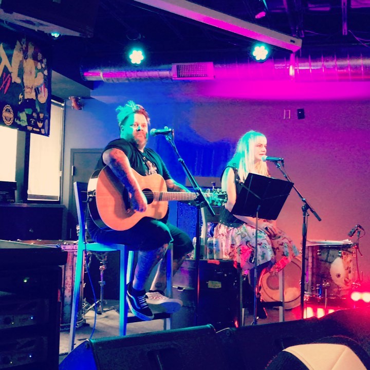 My god! We literally couldn’t ask for a better ending to not only our day 4 Brunch and #mwpfxi as a whole. Thank you so much to @jaretandkelly for making this so much more worth it that we thought it could be! Now we are going to sing 1985 and get hammered! #bowlingforsoup #thedollyrots #party #mygod #midwest #sogood #festival #homies