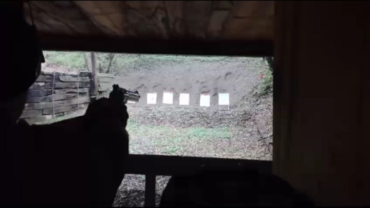 Smith & Wesson calibro 460 SW Magnum vs bicchiere di thè caldo...
Il thè ovviamente ha perso ma non ha sofferto 🤣🤣🤣
non sono stati trovati resti...
Guarda mamma come @kentuckyballistics
🤣
#460 #460smithandwessonrevolver #smithandwesson #guns #bigguns #kentuckyballistics #shootingrange #italy #bigbang #gunsporn