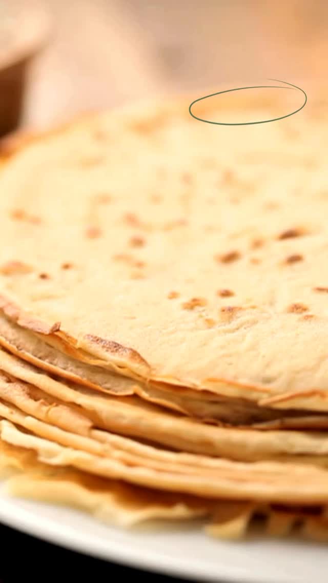 🥞✨ Chandeleur en mode Top Chef ! ✨🥞
Marre des crêpes qui collent, se déchirent ou deviennent caoutchouteuses ?
Voici les 3 erreurs à éviter absolument !
1⃣ Pas de repos = crêpes ratées
2⃣ Trop ou pas assez mélanger
3⃣ Cuisson mal maîtrisée
Suis ces conseils de pros et tes crêpes seront légères, souples et parfaites à chaque fois ! 😋
💬 Et toi, quelle est ta technique secrète pour des crêpes réussies ? Partage-la en commentaire !
#Chandeleur #CrepesMaison #AstuceDeChef #FoodLovers #CrepesAddic