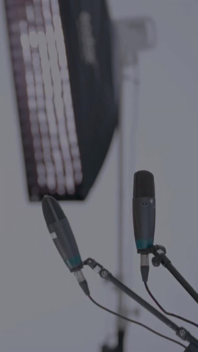 Presenting Jax Unplugged. For the artist. For the city. Episode 001 LOADING 🎙️🤭 THIS FRIDAY 🔥
@therealfeliciav
@shamiebarrett
@von_cocapt
@1leeland
@latorria
@bigfil904
@gregcoxtho
@iam_sheldonquick
@bandmvp
@jboohill_part2
@music_life_brooklyn_
#jacksonville #jacksonvillecreatives #smediumdesk