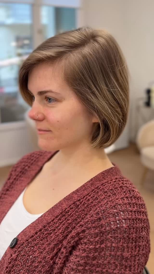 New blonde. New glow. ✨
This smile says it all 🤍
#hair #hairtransformation #blondehair #coiffeurzürich #haircut