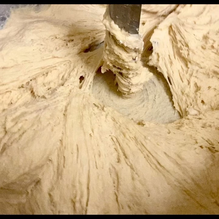 Que s’està preparant? “Brioche feuilletée”
Massa de croissant més enriquit en mantega i laminada, amb un toc de ratlladura de llimona. Deliciós! 😋
.
.
.
¿Qué se está preparando? "Brioche feuilletée"
Masa de croissant más enriquecido en mantequilla y laminada, con un toque de ralladura de limón. ¡Delicioso! 😋
#briochefeuilletée #fornartesà #brioix #artesania #francia