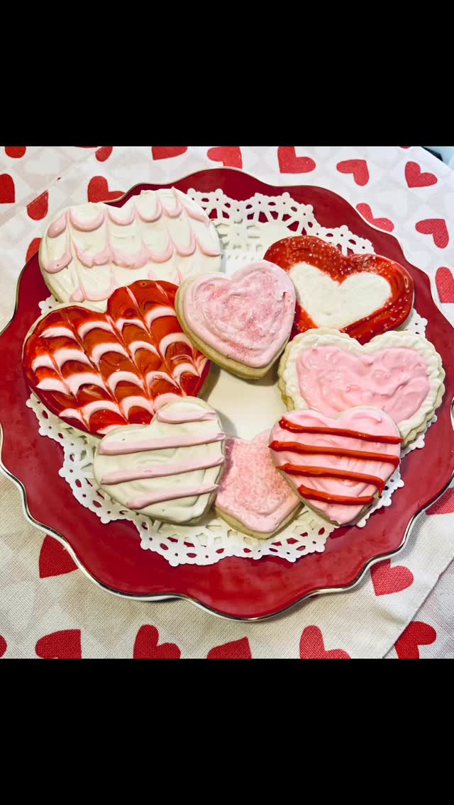 Valentine’s Day preorders now available! Eight sugar cookies of varying sizes and decoration for $26.00. Available for pick up on Friday 2/13. Also delivery that day. ($12.00 delivery) Text me to order! 315-263-9363 ❤️❤️❤️
