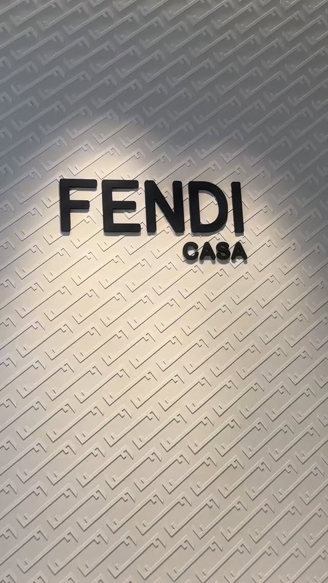 FENDI CASA — MILAN 🇮🇹 where fashion meets interiors ✨
Tag your luxury- loving bestie for a bit of window shopping 🛍️ ( Proceed with Caution 😂)
#interiordesign #luxuryinterior #dallasinteriordesign #houstoninteriordesigner #interiorstyling