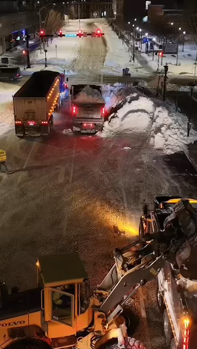 Preforming snow removal for our friends over at @rainmaker_irrigation_ in New Haven, CT last night❄️ We’re here to help clear the snow, no job too big or too small. We are able to offer a wide variety of equipment, trucks and dump sites making us more efficient than our competitors.